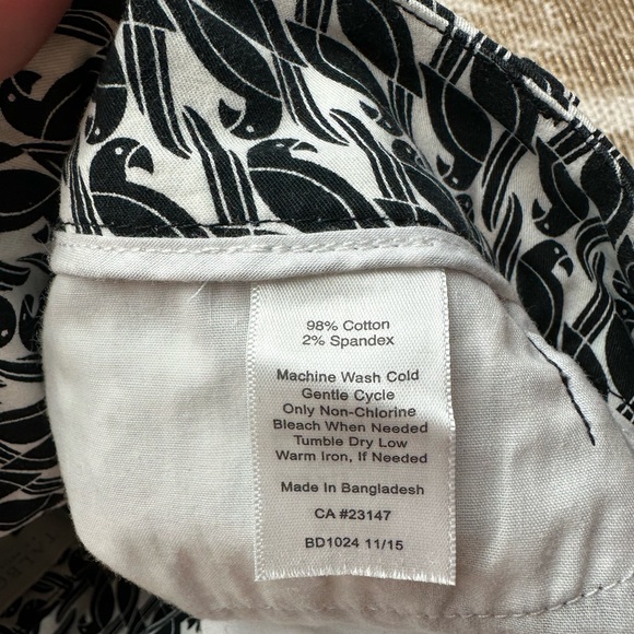 TALBOTS Petites Black White Parrot Print Capris | Size 10P - Picture 7 of 10